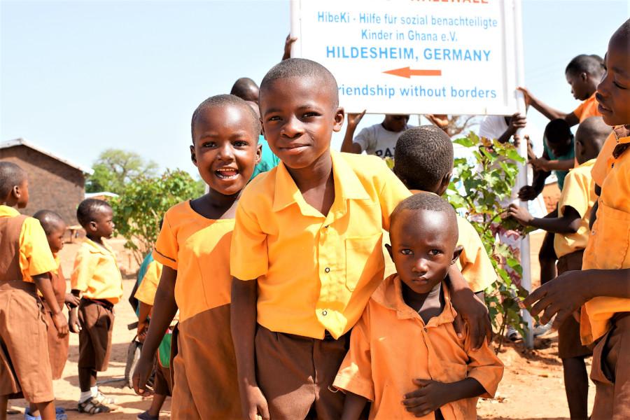 Kinder aus einer Schule in Ghana