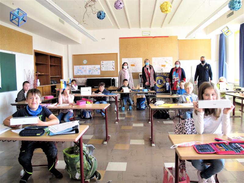 Grundschulkinder im Klassenzimmer